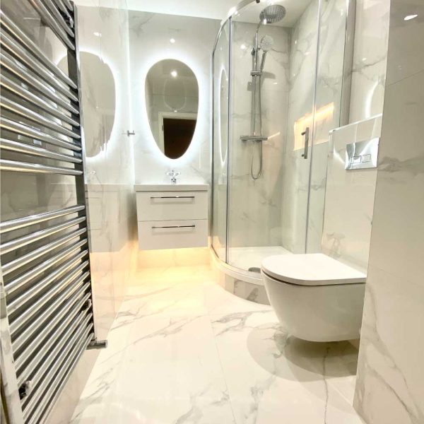 Fio ensuite-renovation with marble effect tiles 4